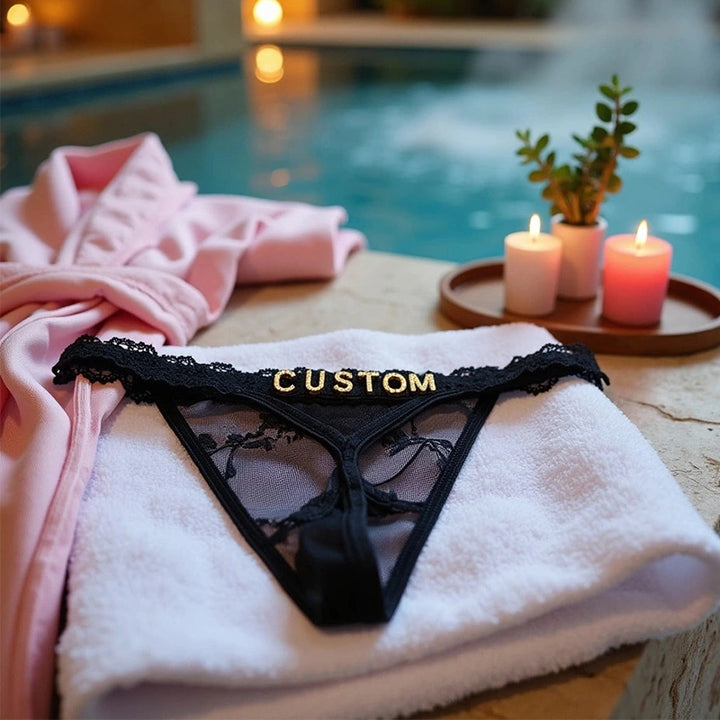 Tanga personalizada com letra em diamante