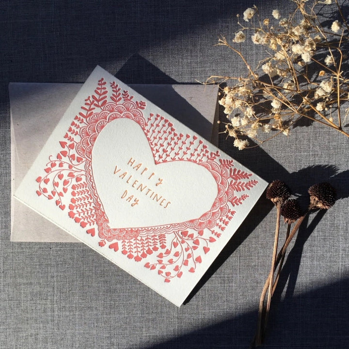 Conjunto de chaveiros personalizados com iniciais em formato de coração – Chaveiros combinando para casais, amigos e família | Presentes com iniciais para namorado, namorada e ela