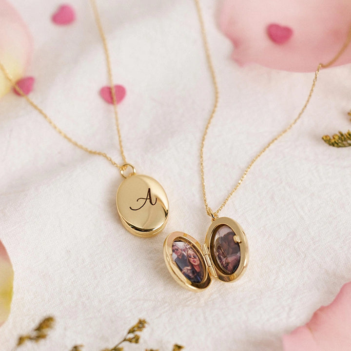 Personalized Gold Photo Locket Necklace – Custom Engraved Oval Picture Pendant | Memorial Gift for Mom, Anniversary Gift for Her