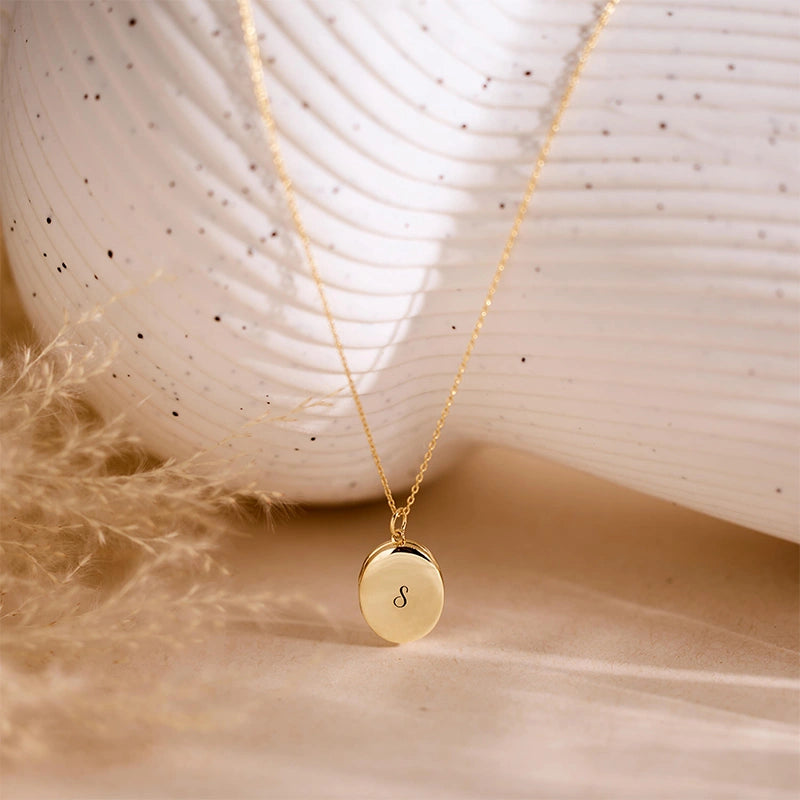 Personalized Gold Photo Locket Necklace – Custom Engraved Oval Picture Pendant | Memorial Gift for Mom, Anniversary Gift for Her