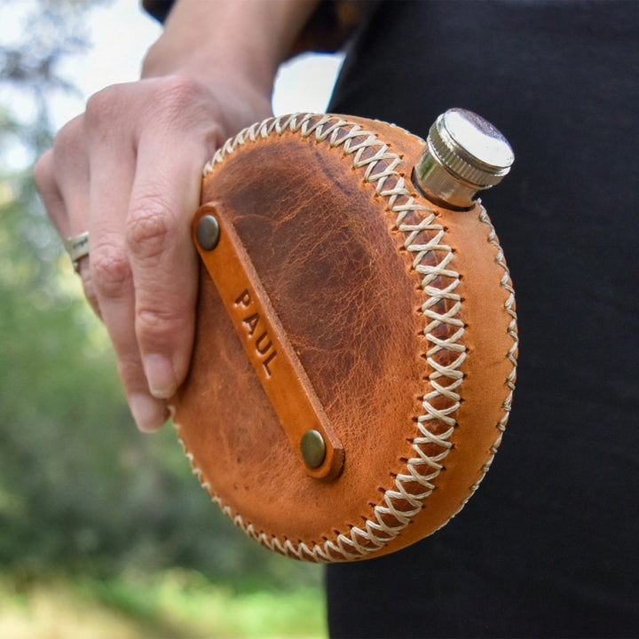 Personalized Leather Round Hip Flask – Custom Engraved Camping Flask, Groomsmen Gift, Whiskey Flask for Him