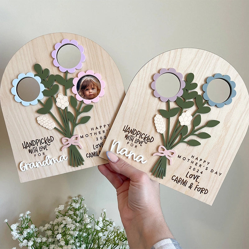 Personalized Mother’s Day Flower Photo Sign – Custom Wooden Bouquet Photo Frame Gift for Mom or Grandma