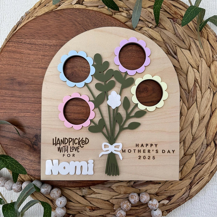 Personalized Mother’s Day Flower Photo Sign – Custom Wooden Bouquet Photo Frame Gift for Mom or Grandma