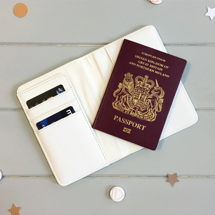 Personalized Leather Passport Case & Luggage Tag Set – Custom Monogram Travel Gift for Couples, Brides, Bridesmaids & Frequent Travelers