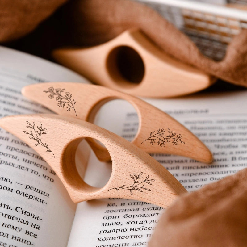 Personalized Thumb Book Page Holder – Custom Name Wooden Bookmark Ring for Readers & Book Lovers
