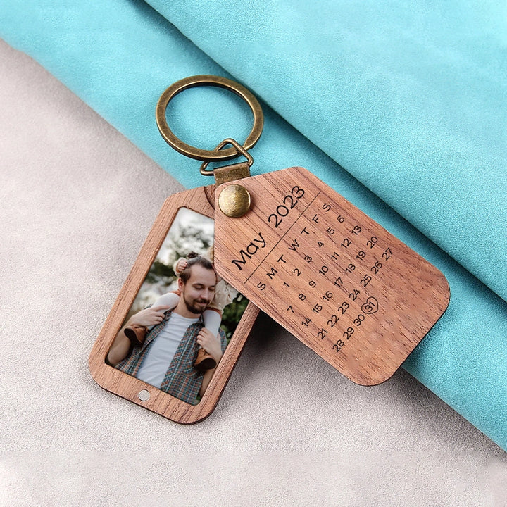 Personalized Wooden Photo Keychain – Custom Engraved Picture Keyring in Walnut or Cherry Wood